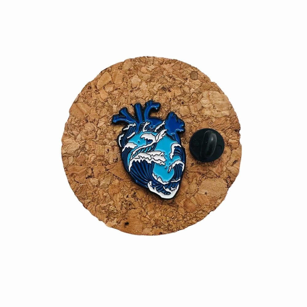 Sea Wave Anatomical Heart Art Enamel Pin Metal Ocean Waves Marine Brooch Blue - Picture 3 of 5